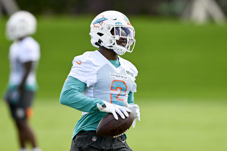 Miami Dolphins running back Chase Edmonds (2) 