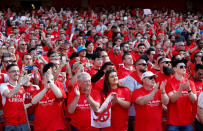 <p>Soccer Football – Premier League – Arsenal vs Burnley – Emirates Stadium, London, Britain – May 6, 2018 Fans applaud Arsenal manager Arsene Wenger before the match Action Images via Reuters/Matthew Childs EDITORIAL USE ONLY. No use with unauthorized audio, video, data, fixture lists, club/league logos or “live” services. Online in-match use limited to 75 images, no video emulation. No use in betting, games or single club/league/player publications. Please contact your account representative for further details. </p>