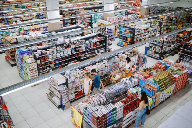 Carrefour rappelle du chocolat contenant des cailloux et Monoprix de la burrata contaminée (photo d'illustration). (Photo: lechatnoir via Getty Images)