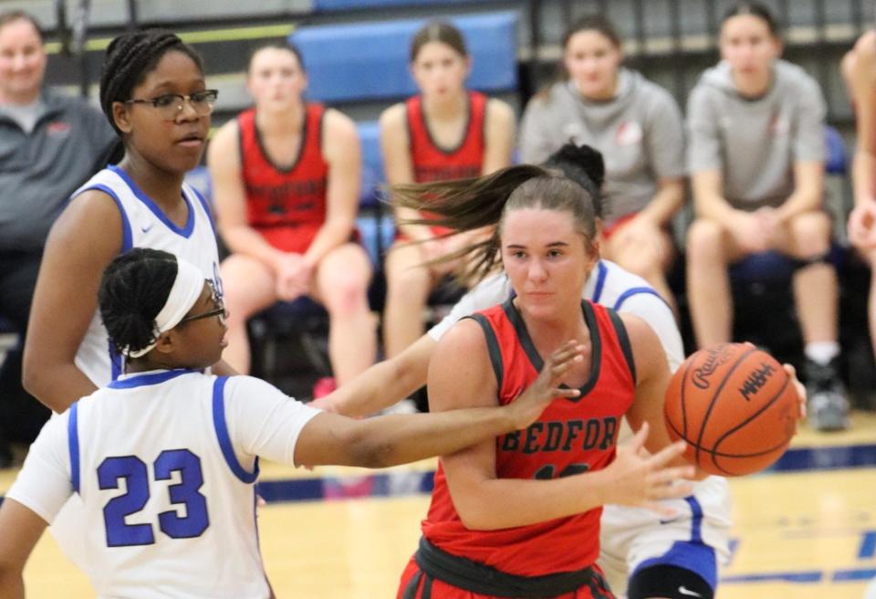 Payton Pudlowski handles the ball for Bedford's girls basketball team against Ypsilanti Lincoln on Friday, Feb. 9, 2024.