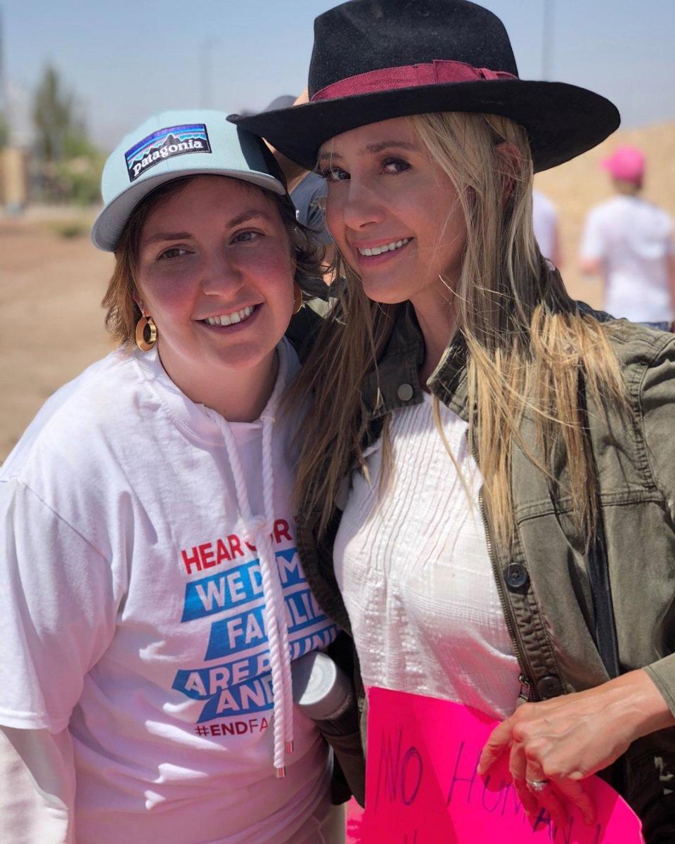 Lena Dunham and Mia Sorvino at the US-Mexico border at Tornillo in Texas (Instagram )