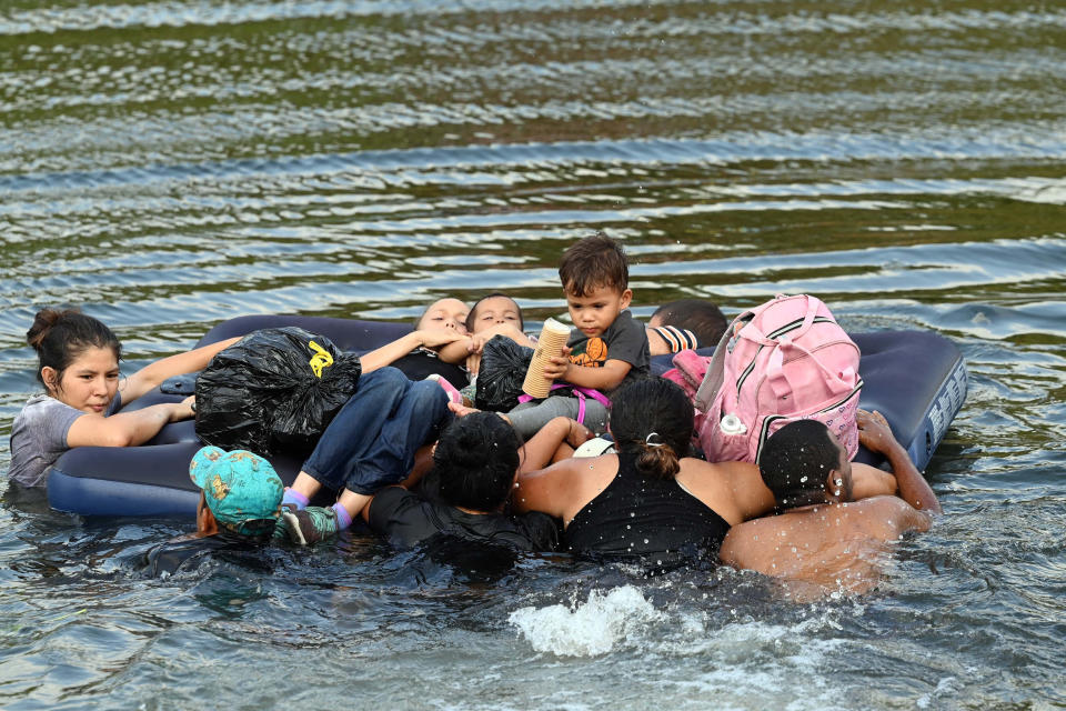 Migrants cross the Rio Grande in  Matamoros, Mexico (Alfredo Estrella / AFP via Getty Images)