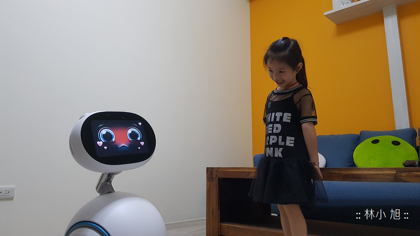 讓小孩為之瘋狂的華碩 ASUS Zenbo 智慧居家好夥伴開箱！動動口就能控制這台可愛機器人