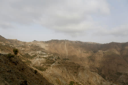 Mountain villages overlook the road to the village of al-Jaraib in the northwestern province of Hajjah, Yemen, February 20, 2019. Across Yemen's remote mountain villages, the country's war-induced economic crisis has left parents destitute, hungry and watching their children waste away from malnutrition and unclean water. REUTERS/Khaled Abdullah