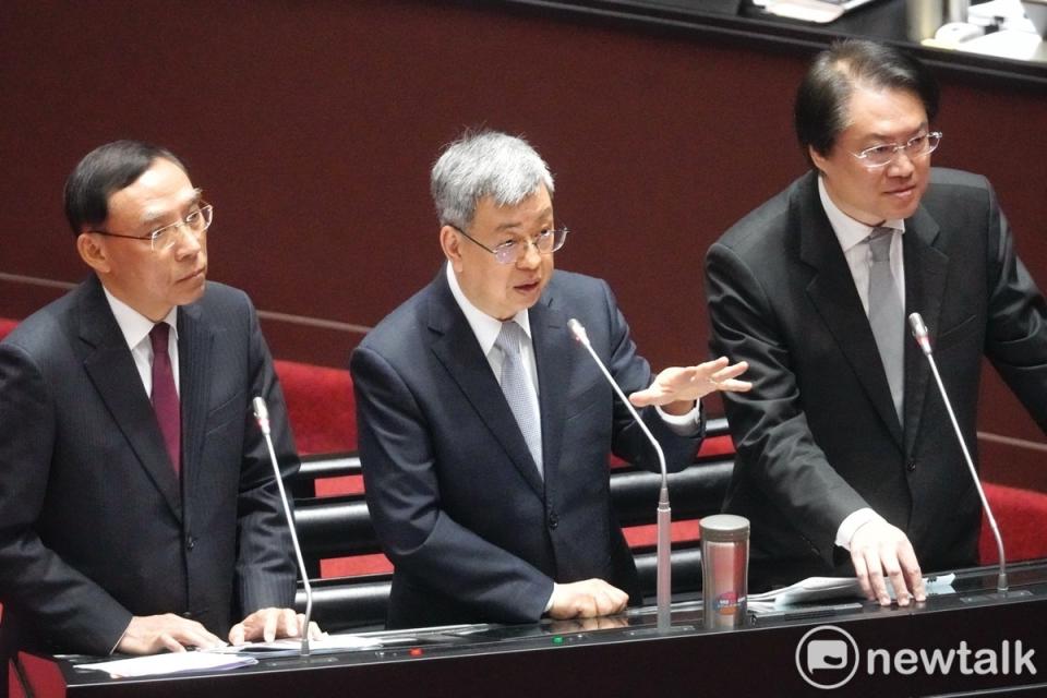 行政院長陳建仁、內政部長林右昌、法務部長蔡清祥在立院院會備詢。   圖：張良一/攝