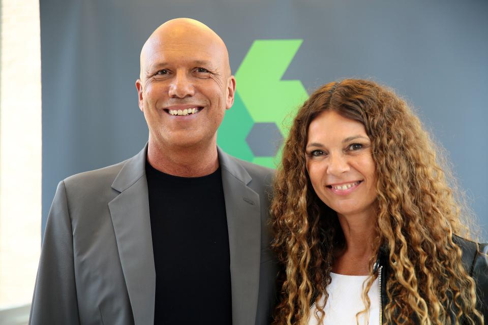 SAN SEBASTIÁN DE LA LOS REYES, ESPAÑA - 29 DE AGOSTO: Alfonso Arus y Angie Cardenas asisten durante la presentación del programa de televisión 'Arusitys' el 29 de agosto de 2018 en San Sebastián de los Reyes, España. (Foto de Europa Press/Europa Press vía Getty Images)