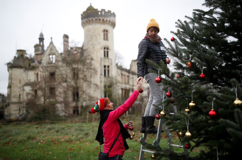 French "fairytale" Chateau with 25.000 owners celebrates Christmas