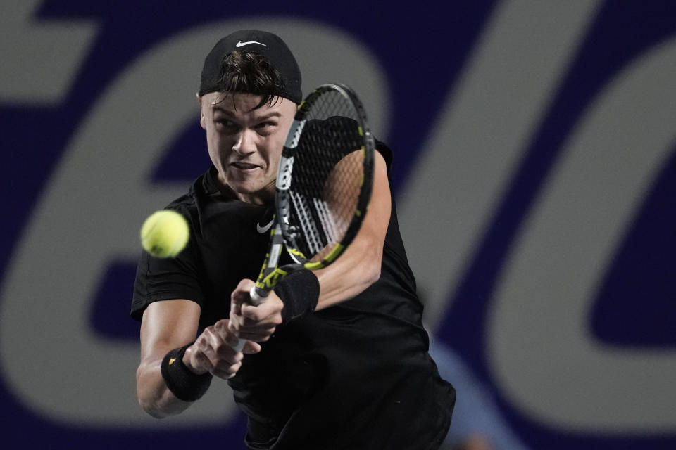 Holger Rune, of Denmark, hits a backhand during a semifinal against Casper Ruud, of Norway, at the Mexican Open tennis tournament in Acapulco, Mexico, Friday, March 1, 2024. (AP Photo/Eduardo Verdugo)