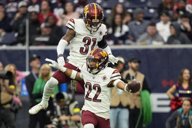 Washington Commanders safety Kamren Curl (31) gets set on defense during an  NFL pre-season football game against the Kansas City Chiefs Saturday, Aug.  20, 2022, in Kansas City, Mo. (AP Photo/Peter Aiken