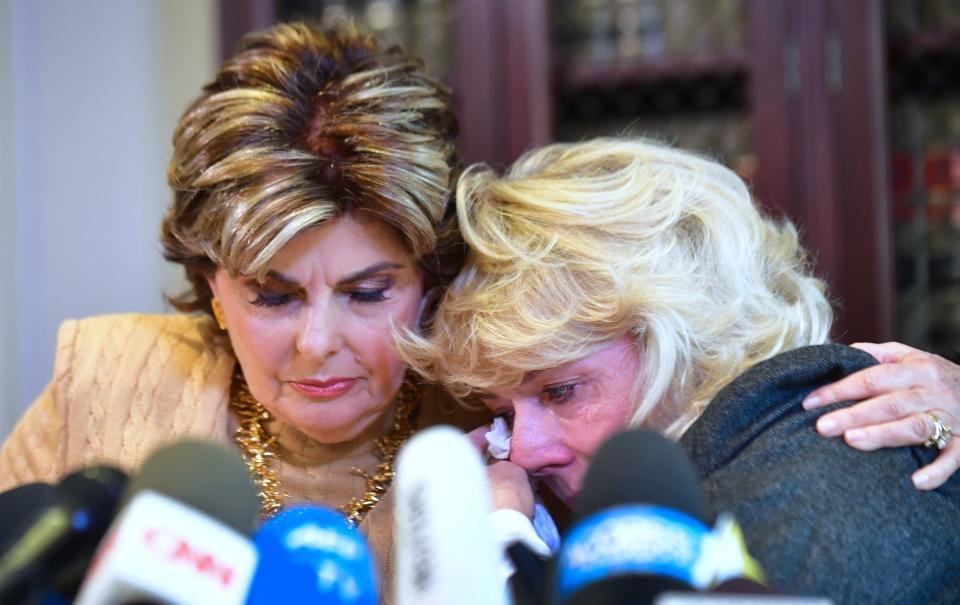 Heather Kerr, right, reacts after&nbsp;alleging in a&nbsp;news conference that she was sexually harassed by film producer Harvey Weinstein. Attorney Gloria Allred&nbsp;is at her side. (Photo: Frederic J. Brown/AFP/Getty Images)