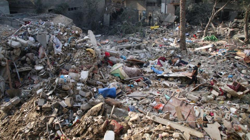 Palestinian citizens inspect damage to their homes caused by Israeli airstrikes on October 08, 2023 in Gaza City, Gaza. After the attack launched by Hamas on Israel yesterday, which surprised them, Israeli Prime Minister Benjamin Netanyahu asked the Palestinians to leave Gaza, and warned that the army would turn Hamas positions “into rubble.” 