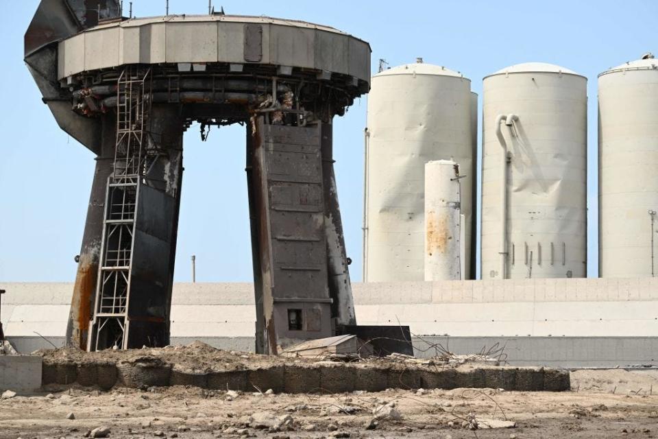 Close up of damaged tanks at SpaceX's Starship's launch site.
