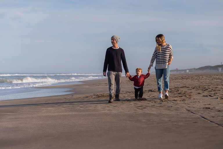 Joy, Lucas y el hijo de ambos, Nico, dejaron la ciudad para pasar la segunda ola en Ostende, donde trabajan en forma remota