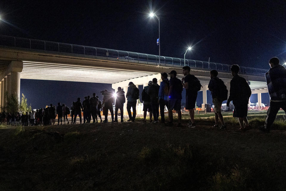 migrants queue line up border (John Moore / Getty Images file)