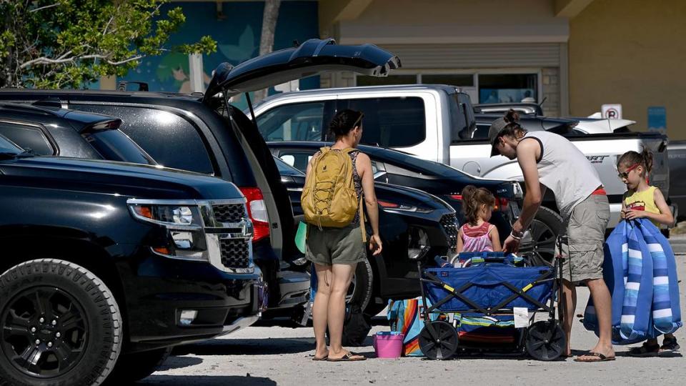 A three-story parking garage could soon be built on the Manatee Public Beach parking lot at the end of Manatee Avenue following a years-long battle between Holmes Beach and Manatee County Government.