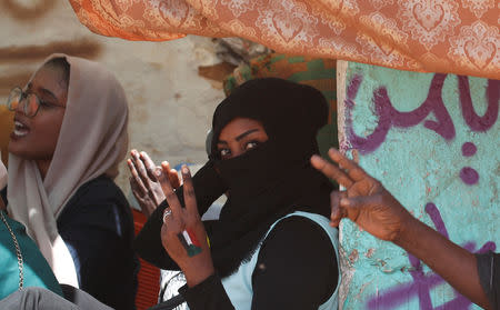 Protesters make victory signs in front of the Defence Ministry in Khartoum, Sudan, April 20, 2019. REUTERS/Umit Bektas