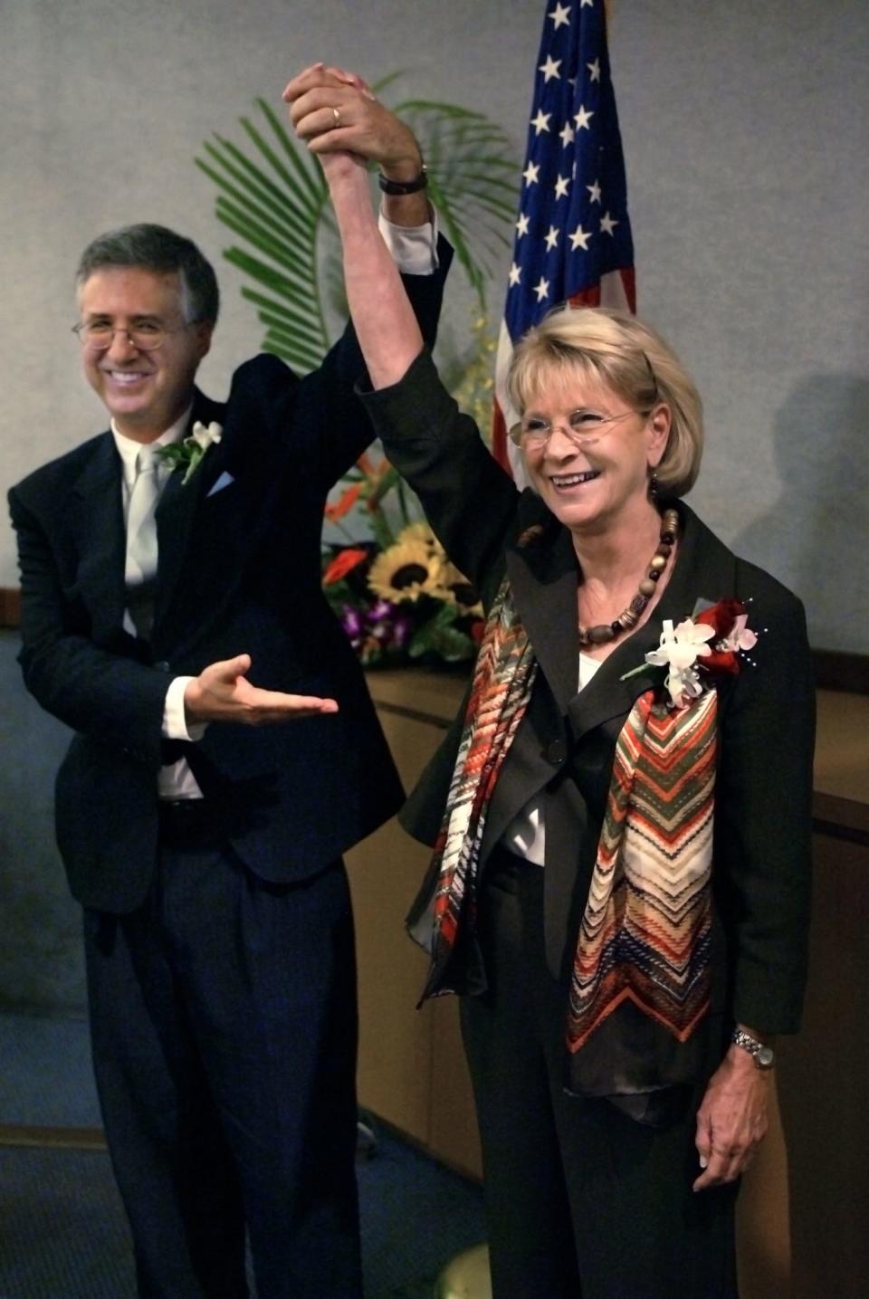 In 2008, outgoing Boca Raton mayor Steven L. Abrams acknowledges his successor Susan Whelchel after swearing her into office.