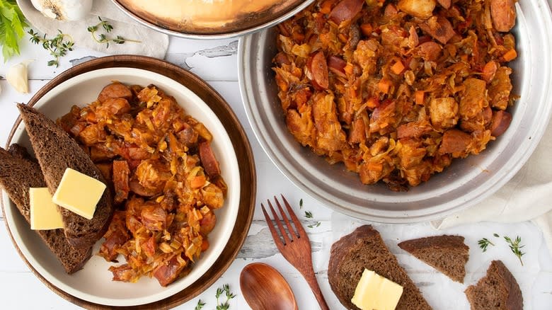 Polish stew in bowls 