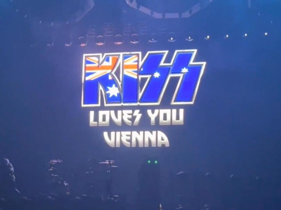 The errant lettering displayed during Kiss’s Vienna gig (gratisportalen via YouTube)