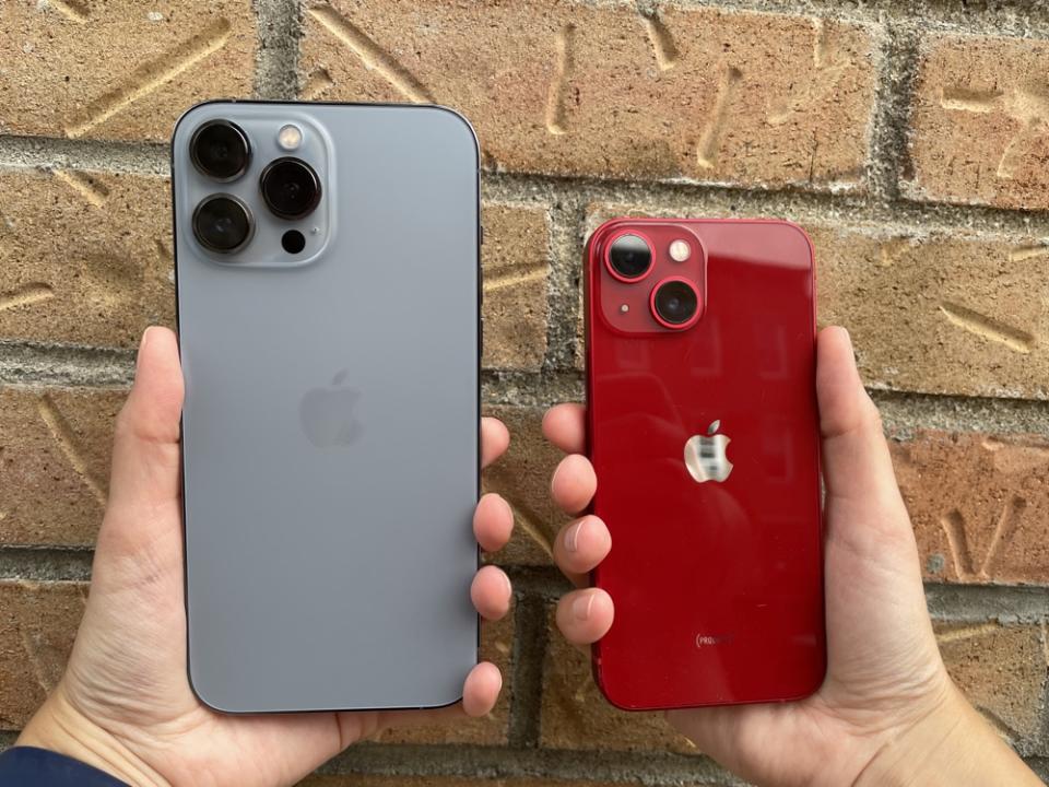 There's a massive size difference between the iPhone 13 mini ad iPhone 13 Pro Max. (Image: Howley)