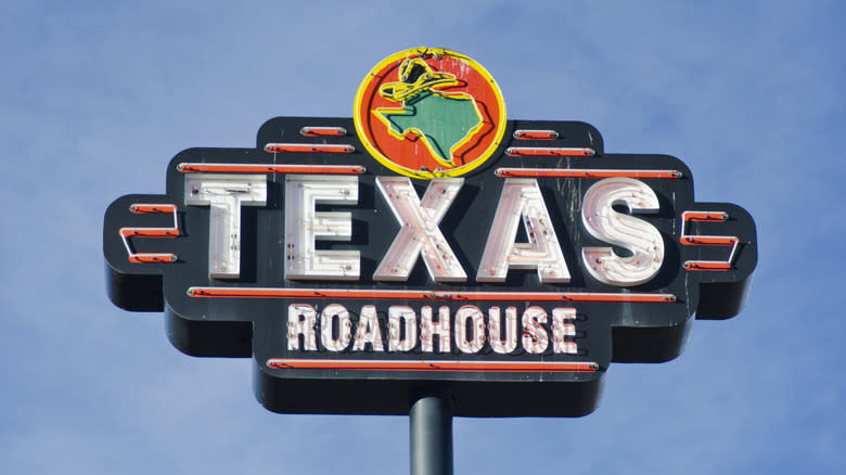 texas roadhouse sign