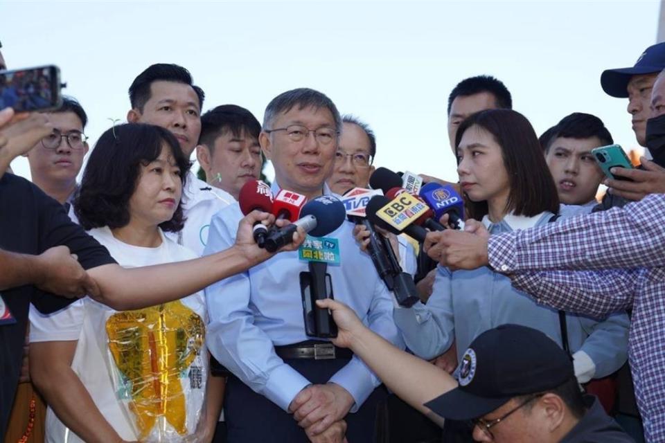 柯文哲表示，「台灣已經出現真正的第三政治版塊」，就算棄保也不會棄乾淨，因為超過6成的台灣人希望政黨輪替，但更有7成的人不希望國民黨上台。（林雅惠攝）