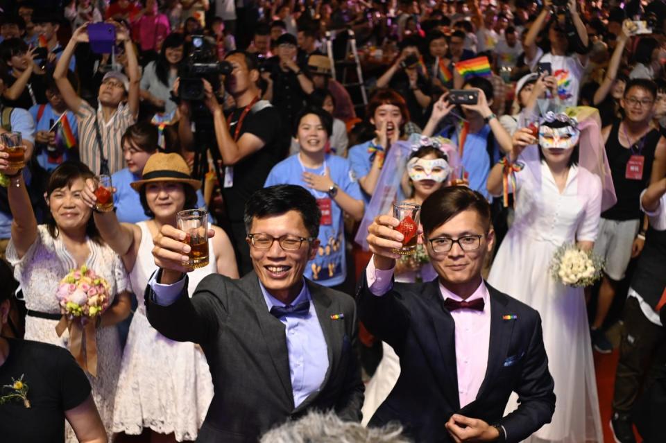 <p>Same-sex couples celebrate Taiwan's legalization of gay marriage with a mass wedding banquet in front of the Presidential Palace on May 25, 2019.</p>