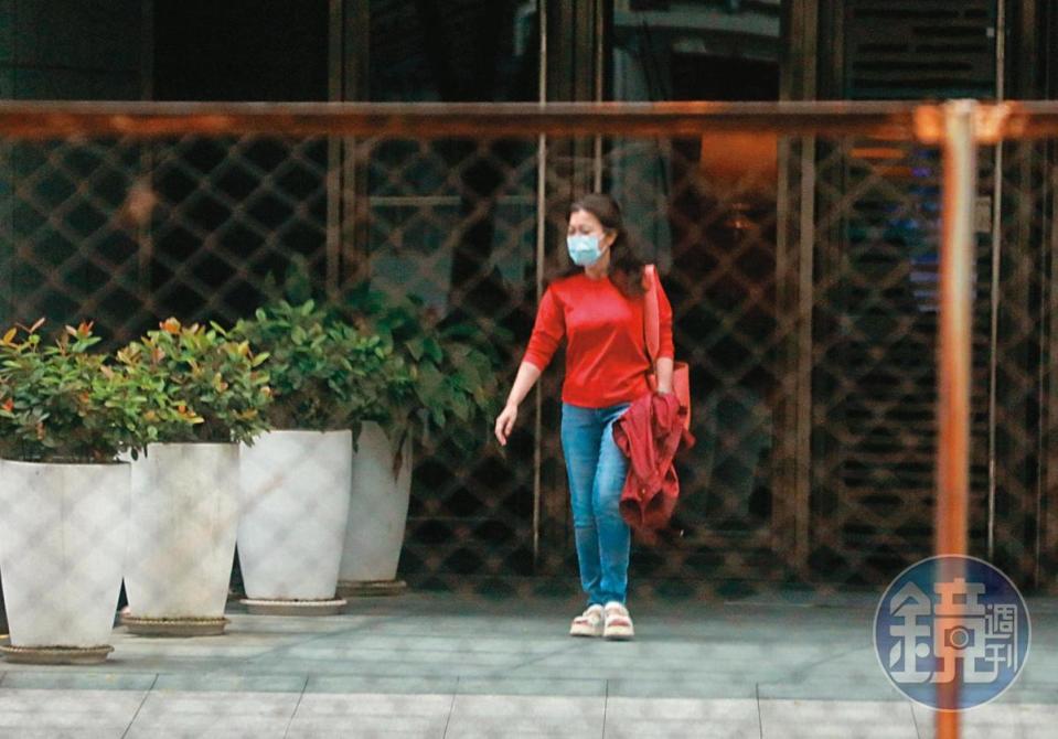 10月20日8：54，游淑慧（圖）與劉世澤同居內湖一棟大樓，她一早獨自出門跑行程。