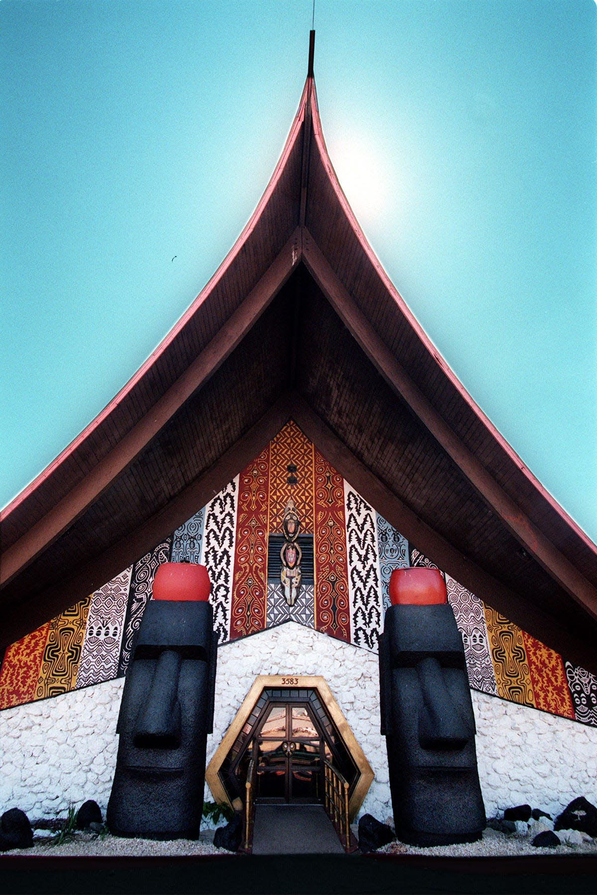 Here's what the moai heads looked like from their post at the entrance to the Kahiki Supper Club. This photo was taken in 1997.