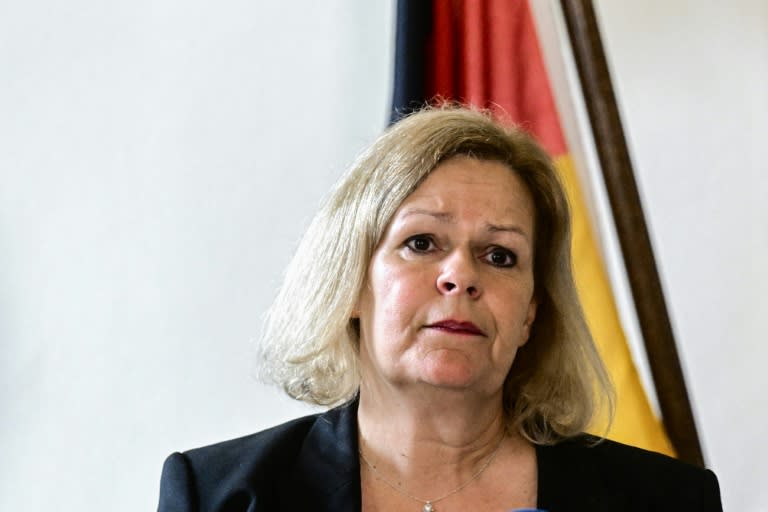 Bundesinnenministerin Nancy Faeser (SPD) hat den Angriff auf zwei Grünen-Politiker im nordrhein-westfälischen Essen scharf verurteilt. "Auch diese Tat ist ein weiterer Angriff gegen unsere Demokratie", schrieb sie am Samstag. (Michal Cizek)