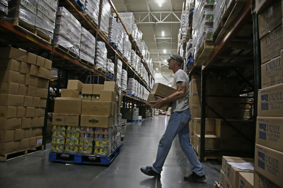 Duro golpe del coronavirus al mercado laboral estadounidense. (AP Photo/Sue Ogrocki)