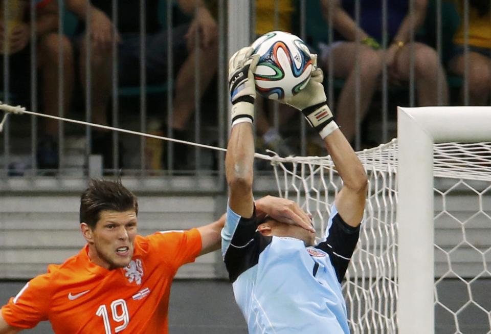 Klaas-Jan Huntelaar of the Netherlands fouls Costa Rica's goalkeeper Keilor Navas during their 2014 World Cup quarter-finals at the Fonte Nova arena in Salvador July 5, 2014. REUTERS/Sergio Moraes