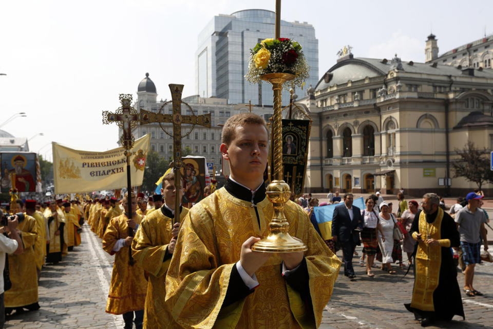 <p>Orthodox believers and clergymen march to prayer in downtown Kiev, Ukraine, July 28, 2016 in observance of the holiday marking the adoption of Christianity by what is now Russia and Ukraine in the 10th century. (Photo: Sergei Chuzavkov/AP)</p>