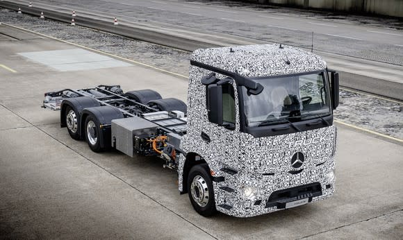 The Mercedes-Benz Urban eTruck is a fully electric truck with a 26-metric-ton capacity, designed for urban delivery routes. Daimler plans to put it into production in 2021.