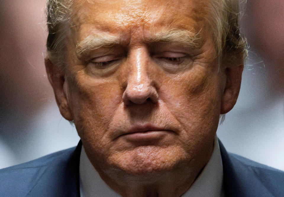 FOTO DE ARCHIVO: El expresidente estadounidense Donald Trump después de que un jurado lo declarara culpable de los 34 cargos en su juicio penal en la Corte Suprema del Estado de Nueva York en Nueva York, Nueva York, EE. UU., 30 de mayo de 2024. Trump enfrenta 34 cargos por delitos graves de falsificación de registros comerciales relacionados con pagos realizados a la estrella de cine para adultos Stormy Daniels durante su campaña presidencial de 2016. JUSTIN LANE/Pool vía REUTERS/File Photo