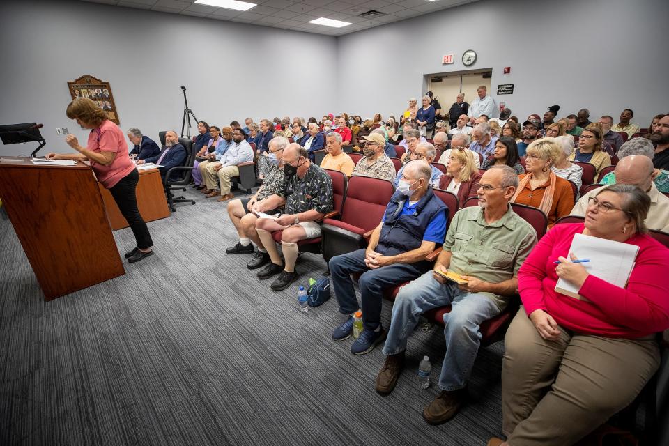 Tuesday night's City Commission meeting drew an overflow audience. It was the first meeting since one in which Mayor Jack Hilligoss adjourned the meeting after having the room cleared because of persistent applause by spectators.