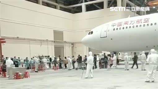 首批武漢包機返台（圖／記者陳啟明攝影）