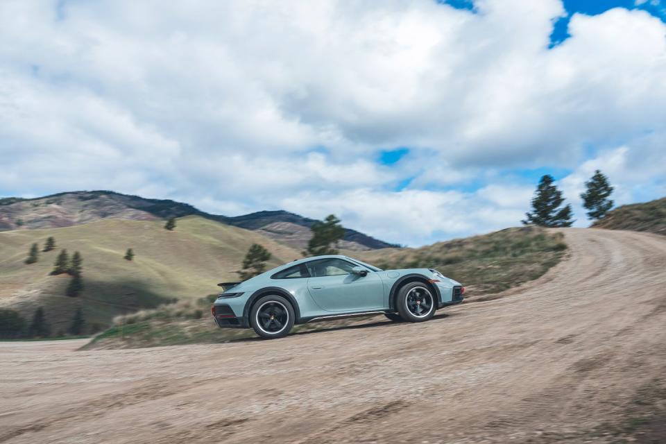 2023 porsche 911 dakar