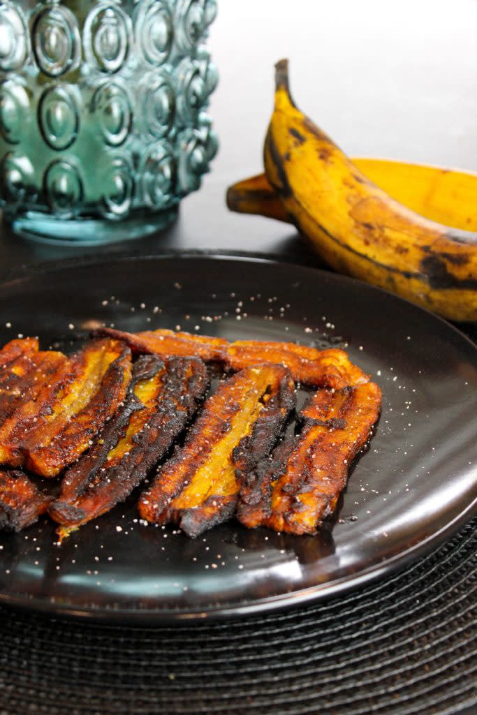 Cooked bananas on a plate