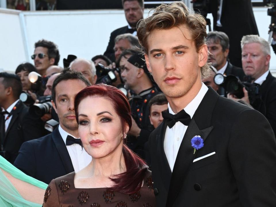 "Elvis"-Hauptdarsteller Austin Butler und Priscilla Presley bei den 75. Internationalen Filmfestspielen von Cannes. (Bild: Stephane Cardinale - Corbis/Corbis via Getty Images)