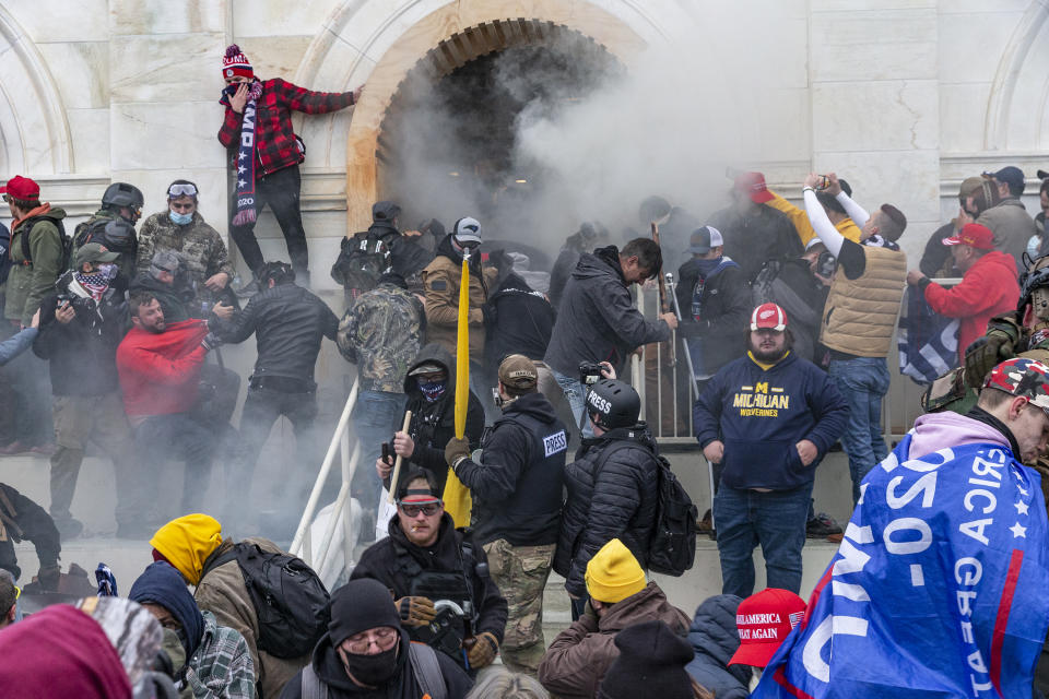 Police use tear gas against pro-Trump rioters