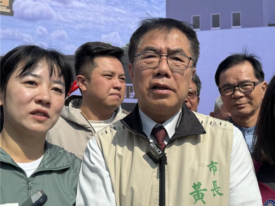 台南市長黃偉哲29日上午以證人身分接受檢方約談。（本報資料照片）