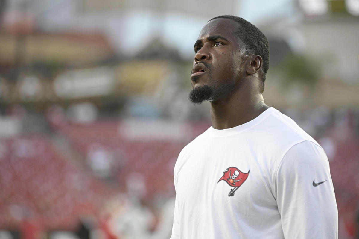 Bucs linebacker Lavonte David leaves game against Dolphins with injury -  Bucs Nation