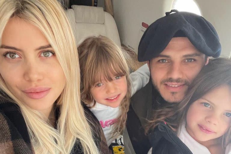 Wanda Nara y Mauro Icardi con Isabella y Francesca, las hijas que tuvieron juntos