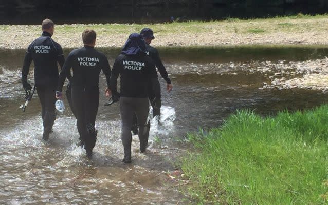 Police divers search the Ovens River, 2km from Karen Chetcuti's house. Source: 7 News/Melina Sarris.