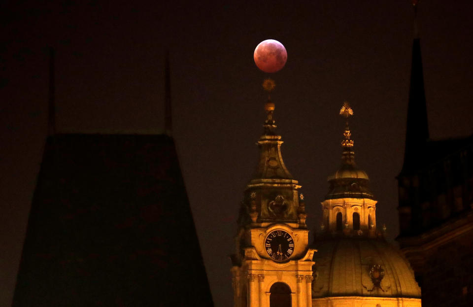 The "super blood wolf moon" is seen during a lunar eclipse in Prague, Czech Republic, January 21, 2019. REUTERS/David W Cerny