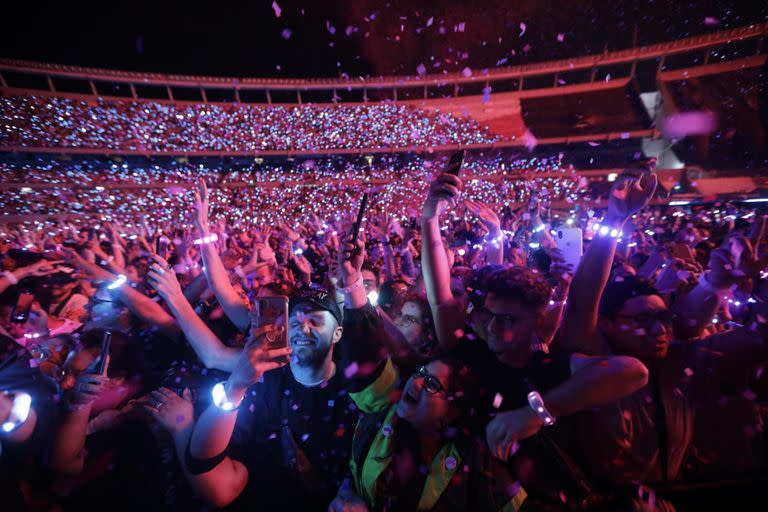 Un Monumental repleto recibió a Coldplay en la noche del martes