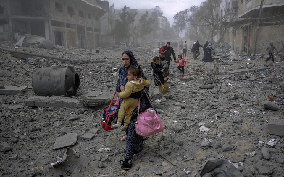 Residents flee the area after Israeli bombardment in central Gaza City on March 18