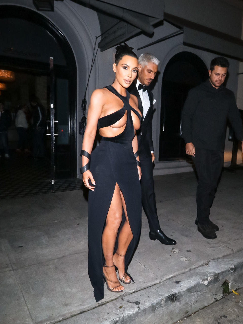 Kim Kardashian spotted after the Hollywood Beauty Awards on Sunday night.&nbsp; (Photo: gotpap/Bauer-Griffin via Getty Images)