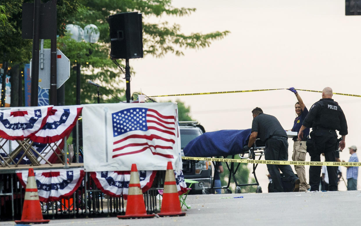 US-NEWS-CHICAGO-PARADE-SHOOTING-25-TB (Armando Sanchez / Chicago Tribune via Getty Images)